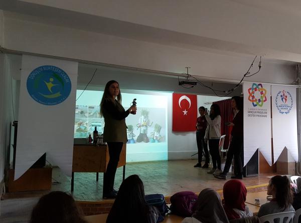 Proje ekibimiz Salihli Kız Anadolu İmam Hatip Lisesi´nde
